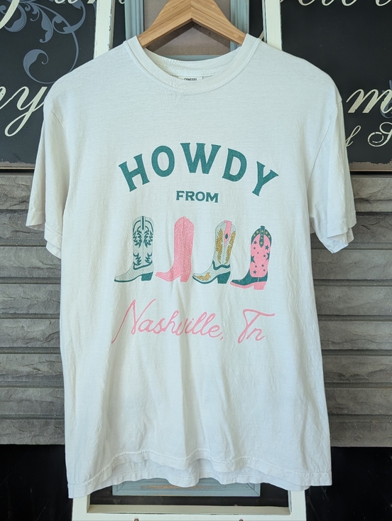 Comfort Colors Tops - Pink Lily Comfort Colors Cream Crewneck Tee with Howdy And Boots Graphic Size M